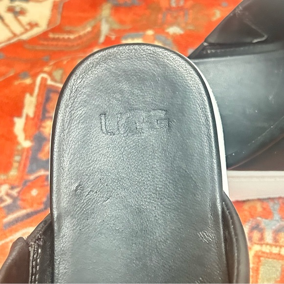 UGG Women's Zayne Crossband Sandal Black Leather SZ: 9.5 - Picture 8 of 8